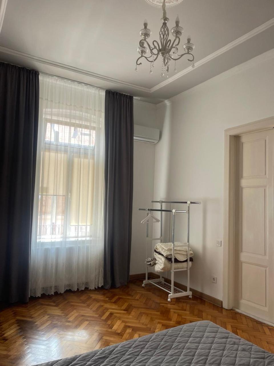 Newtone Apartment Cernăuți Exterior foto