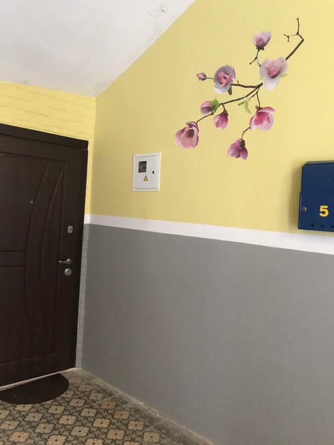 Newtone Apartment Cernăuți Exterior foto
