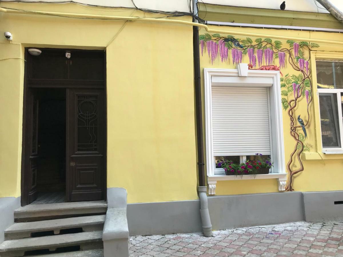 Newtone Apartment Cernăuți Exterior foto